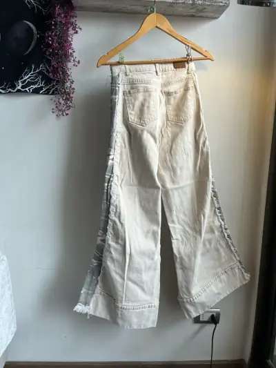 Pantalones beige con detalles camuflados Taitienne - miniatura 2