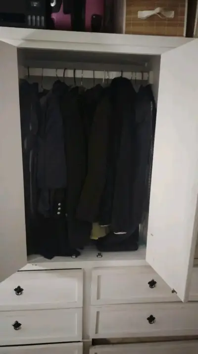 Closet de madera blanco con cajones - miniatura 2