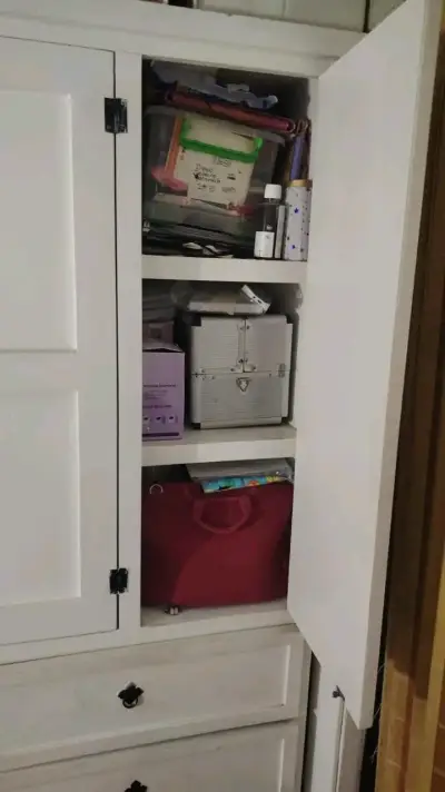 Closet de madera blanco con cajones - miniatura 4
