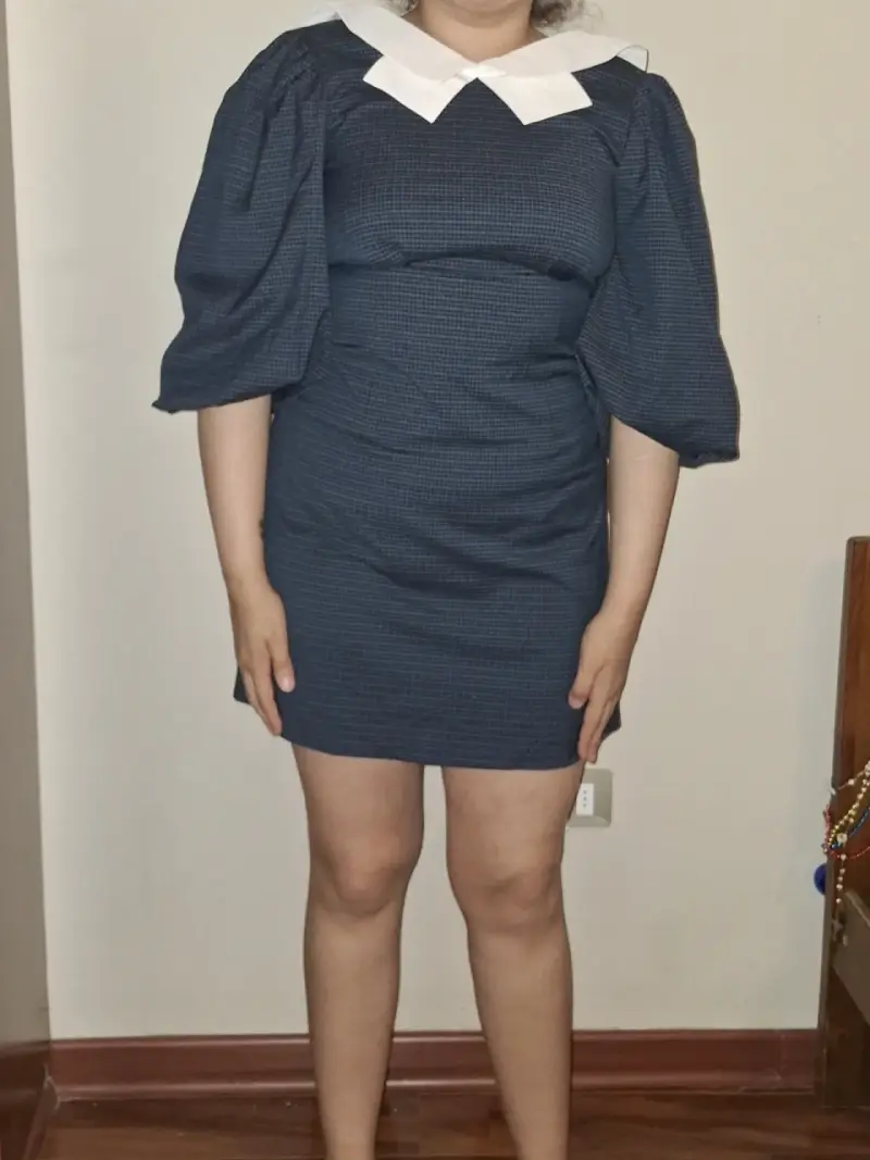 Vestido azul con cuello blanco estilo vintage