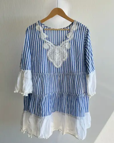 Vestido de rayas azul con encaje - miniatura 1
