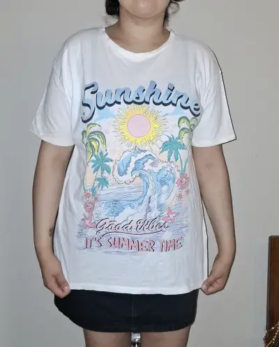 Polera blanca con diseño Sunshine - miniatura 1