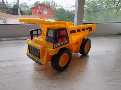 Camión de volteo de juguete genuino CATERPILLAR - miniatura 1