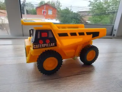 Camión de volteo de juguete genuino CATERPILLAR - miniatura 4