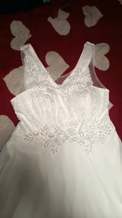Vestido de novia blanco con encaje floral - miniatura 3