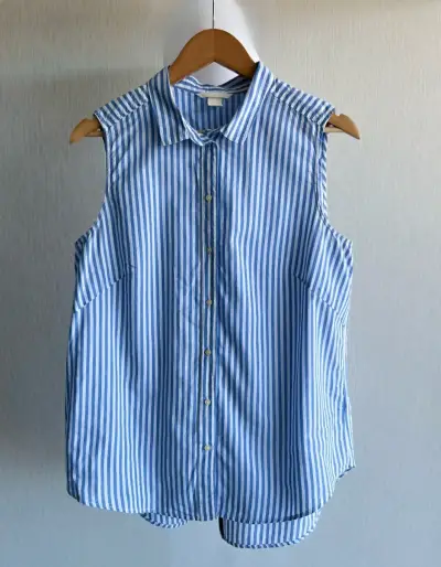 Blusa sin mangas a rayas azul y blanco - miniatura 1