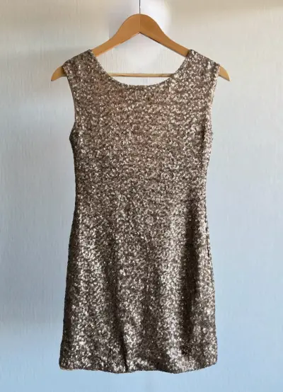 Vestido corto de lentejuelas - miniatura 1