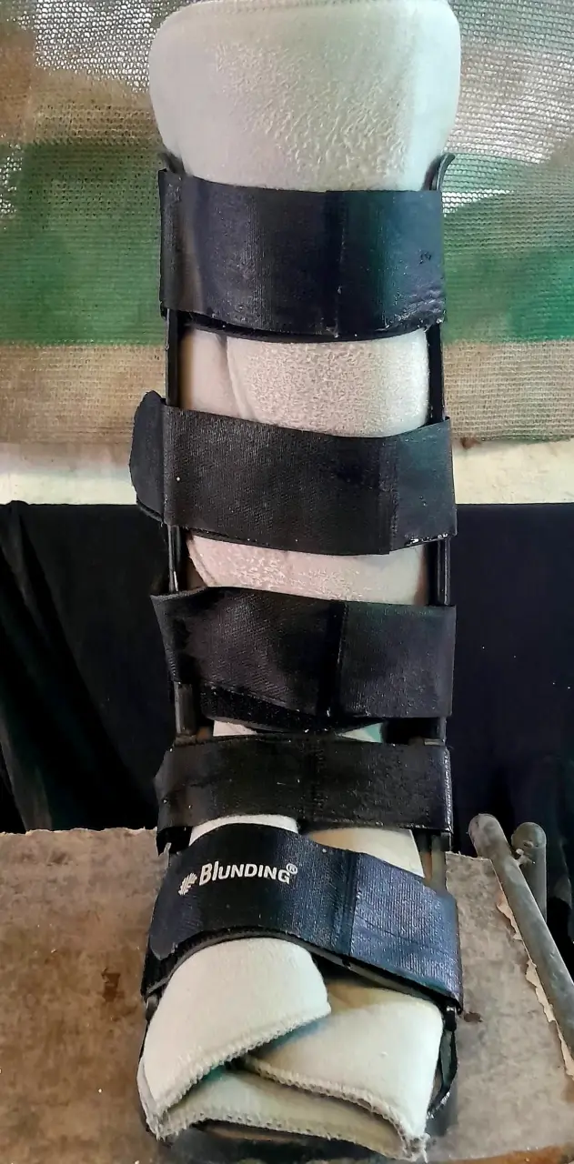 Bota ortopédica Blunding con soporte ajustable - 3