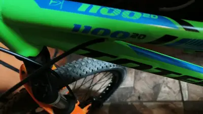 Bicicleta Totem 1100 20" verde para niños - miniatura 3