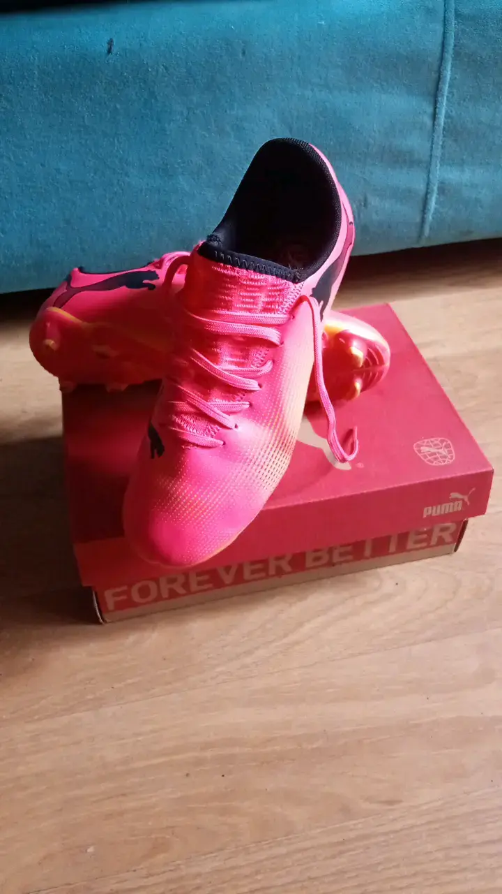 Zapatillas de fútbol Puma rosas para césped - 1