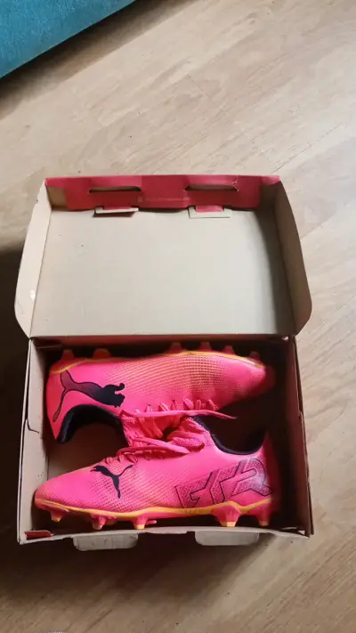 Zapatillas de fútbol Puma rosas para césped - miniatura 2