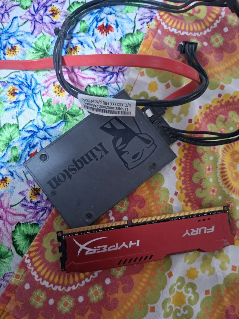 Disco SSD Kingston 240GB y Memoria RAM HyperX Fury - 2