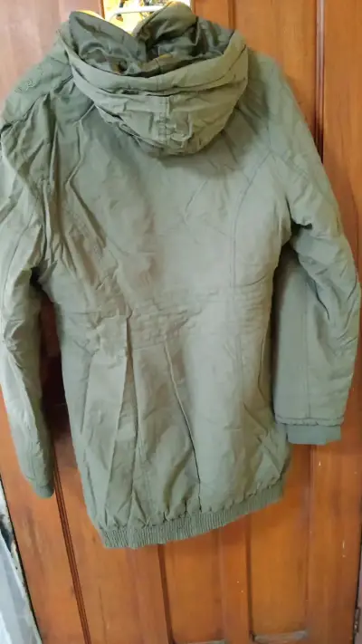 Parka verde con capucha para mujer - miniatura 2