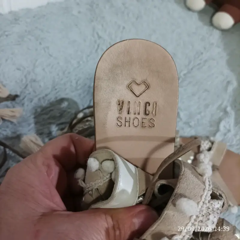 Sandalias de mujer con pompones y diseño trenzado - 3