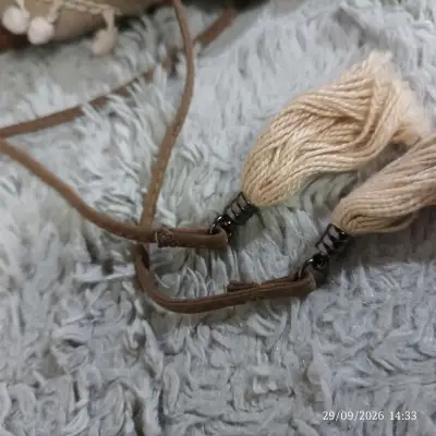 Sandalias de mujer con pompones y diseño trenzado - miniatura 4