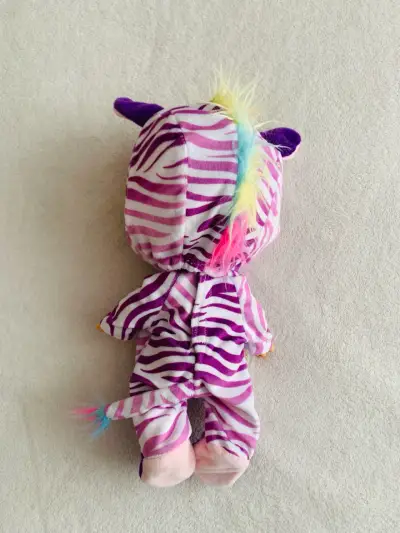 Muñeca bebé llorón Zena disfraz cebra Cry Babies - miniatura 2