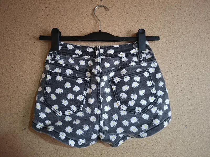 Shorts de mezclilla con estampado floral Opposite - 2