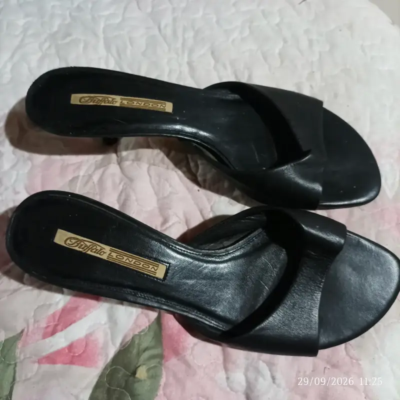 Sandalias de tacón negro Buffalo London - 1