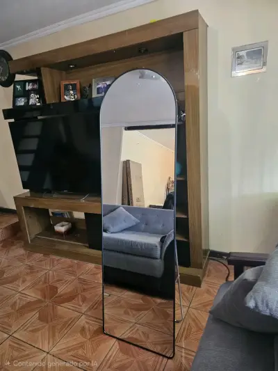 Espejo de pie con marco metálico elegante - miniatura 1