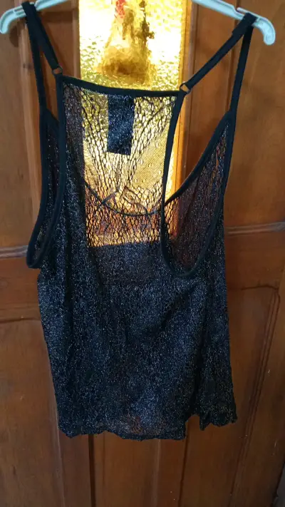 Top de encaje negro brillante para mujer - miniatura 2