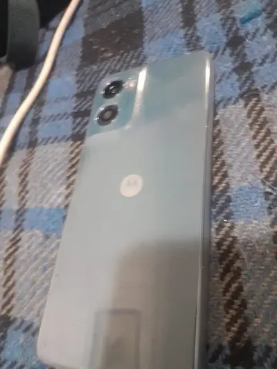Smartphone Motorola con doble cámara trasera - miniatura 2
