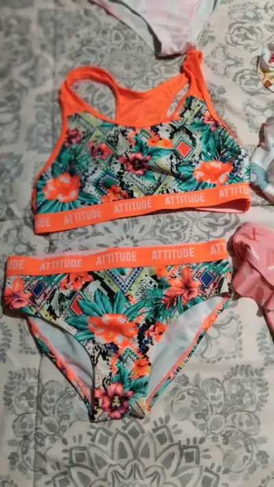 Conjunto de bikini estampado floral Attitude - miniatura 1