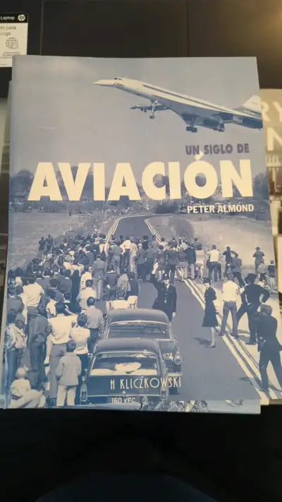 Libro Un Siglo de Aviación por Peter Almond - miniatura 1