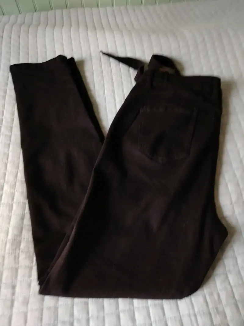 Pantalones negros de mujer con cinturón ajustable - 2