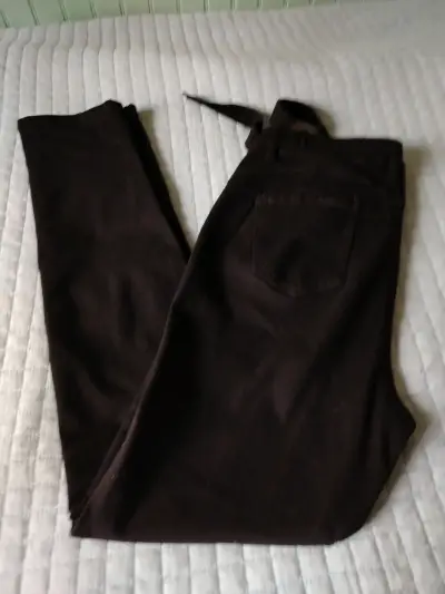 Pantalones negros de mujer con cinturón ajustable - miniatura 2