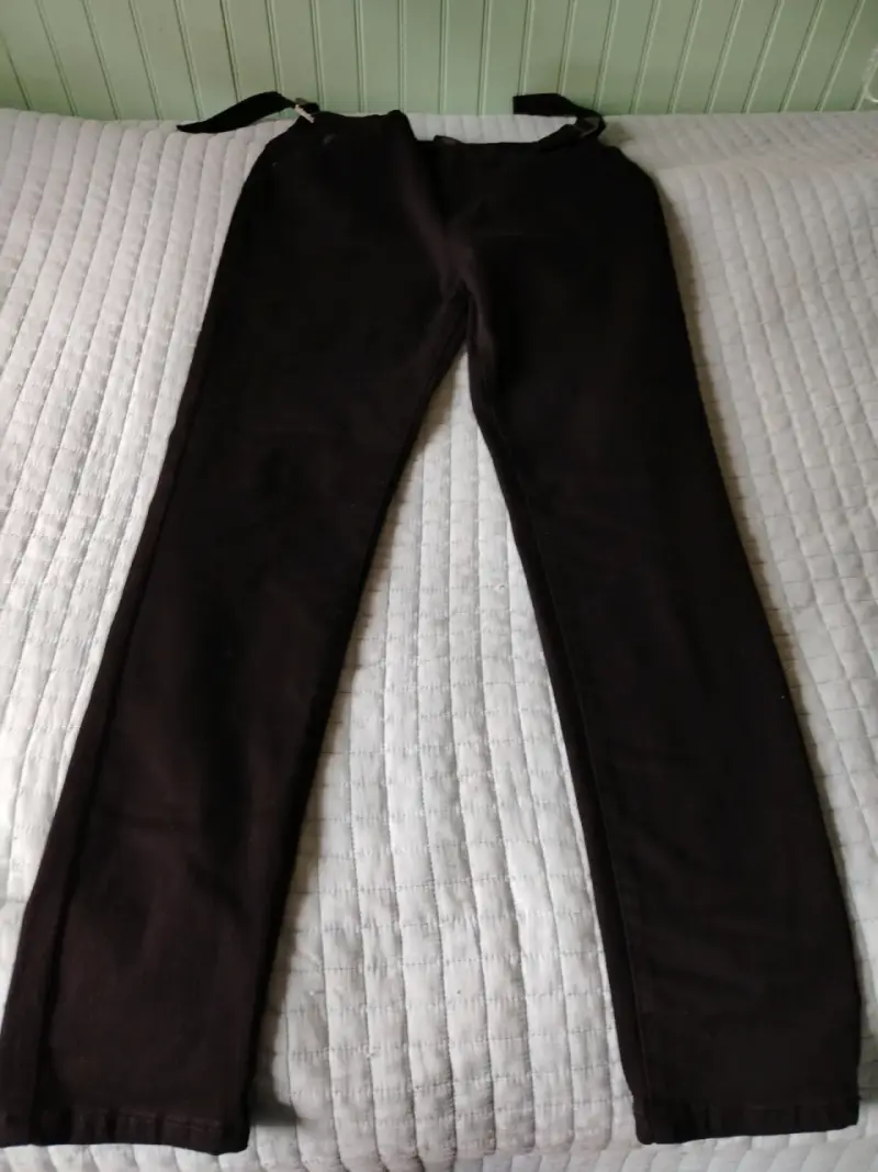 Pantalones negros de mujer con cinturón ajustable - 3