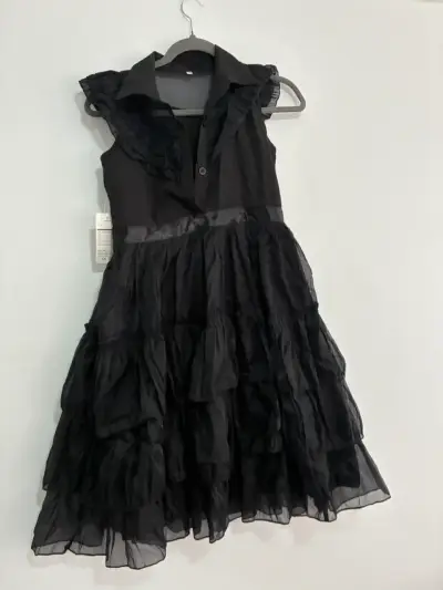 Vestido negro Merlina  con volantes para niña - miniatura 1