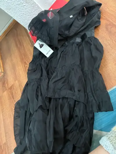 Vestido negro Merlina  con volantes para niña - miniatura 2