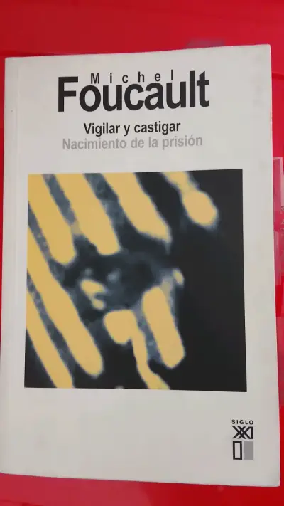Libro 'Vigilar y Castigar' de Michel Foucault - miniatura 1