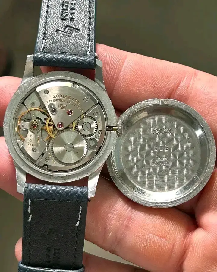 Reloj vintage Zodiac con calendario lunar - 3