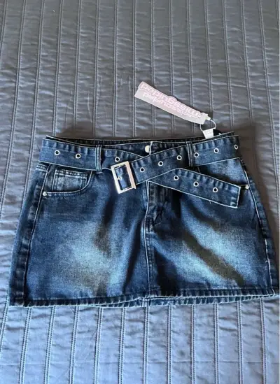 Falda de mezclilla con cinturón Missguided - miniatura 1