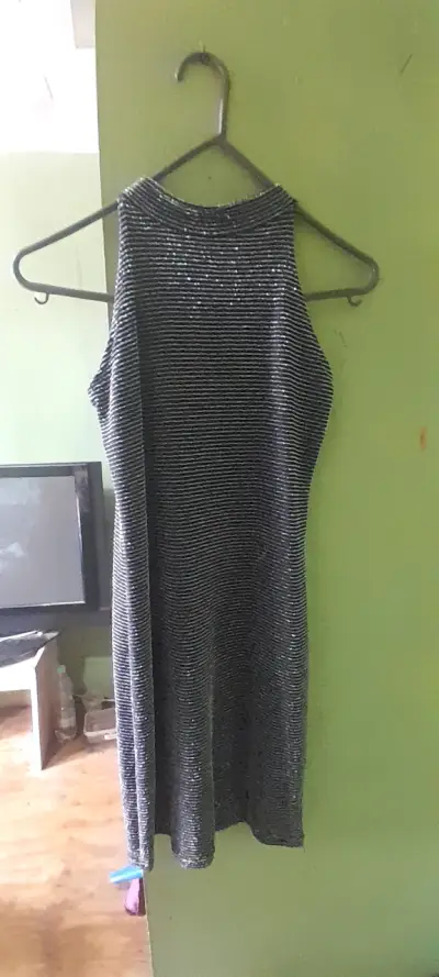 Vestido sin mangas con brillo negro elasticado - miniatura 1