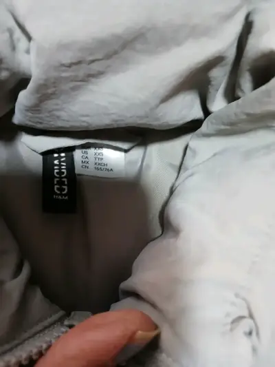 Chaleco acolchado gris talla XS H&M - miniatura 2