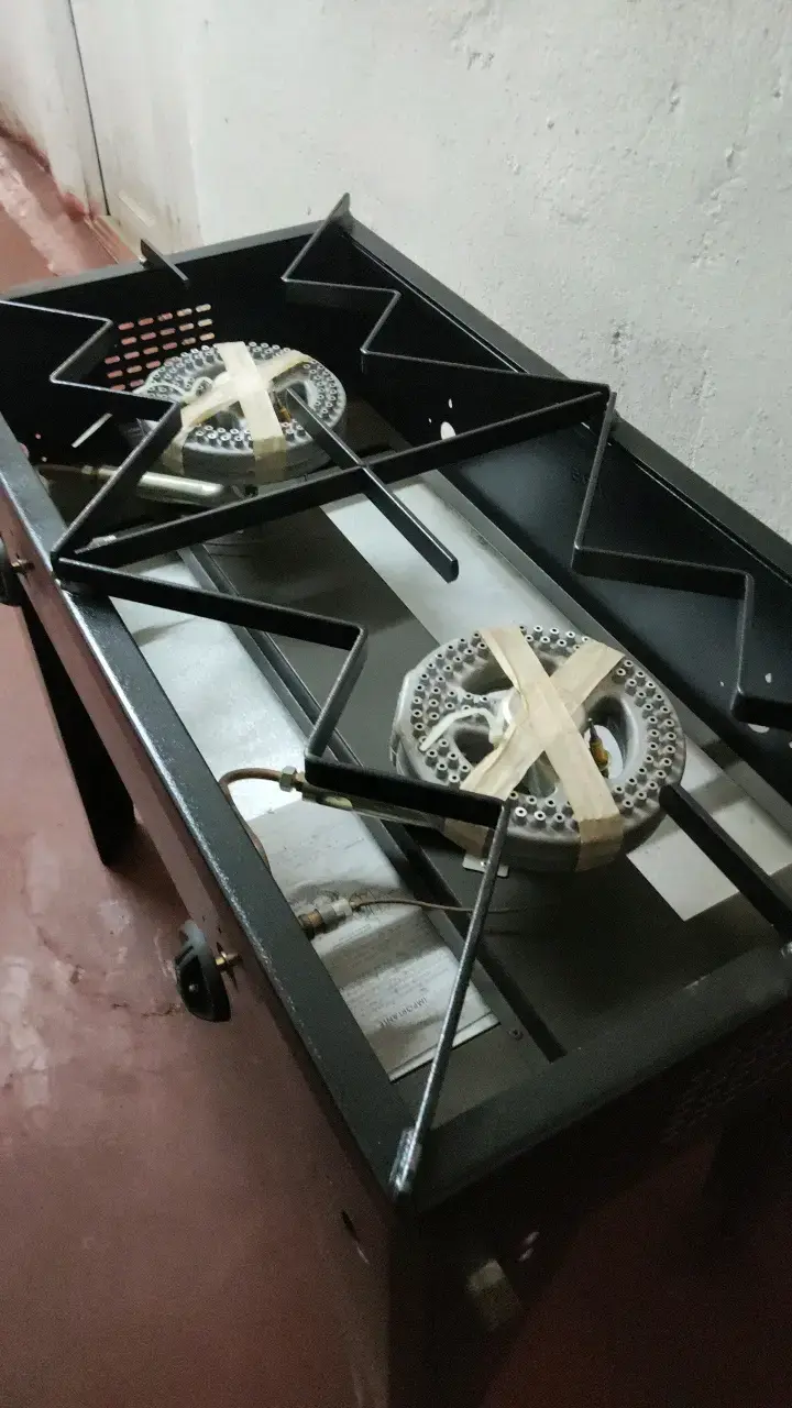 Cocina a gas de dos quemadores negra - 4