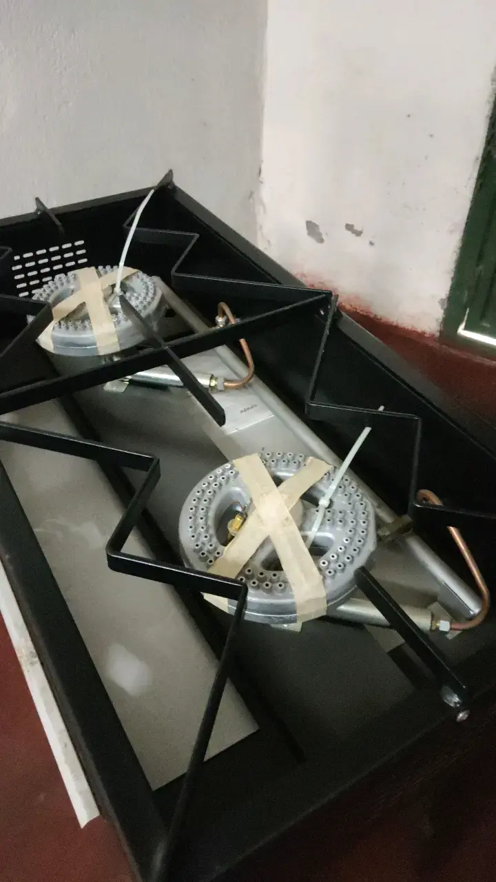 Cocina a gas de dos quemadores negra - 5