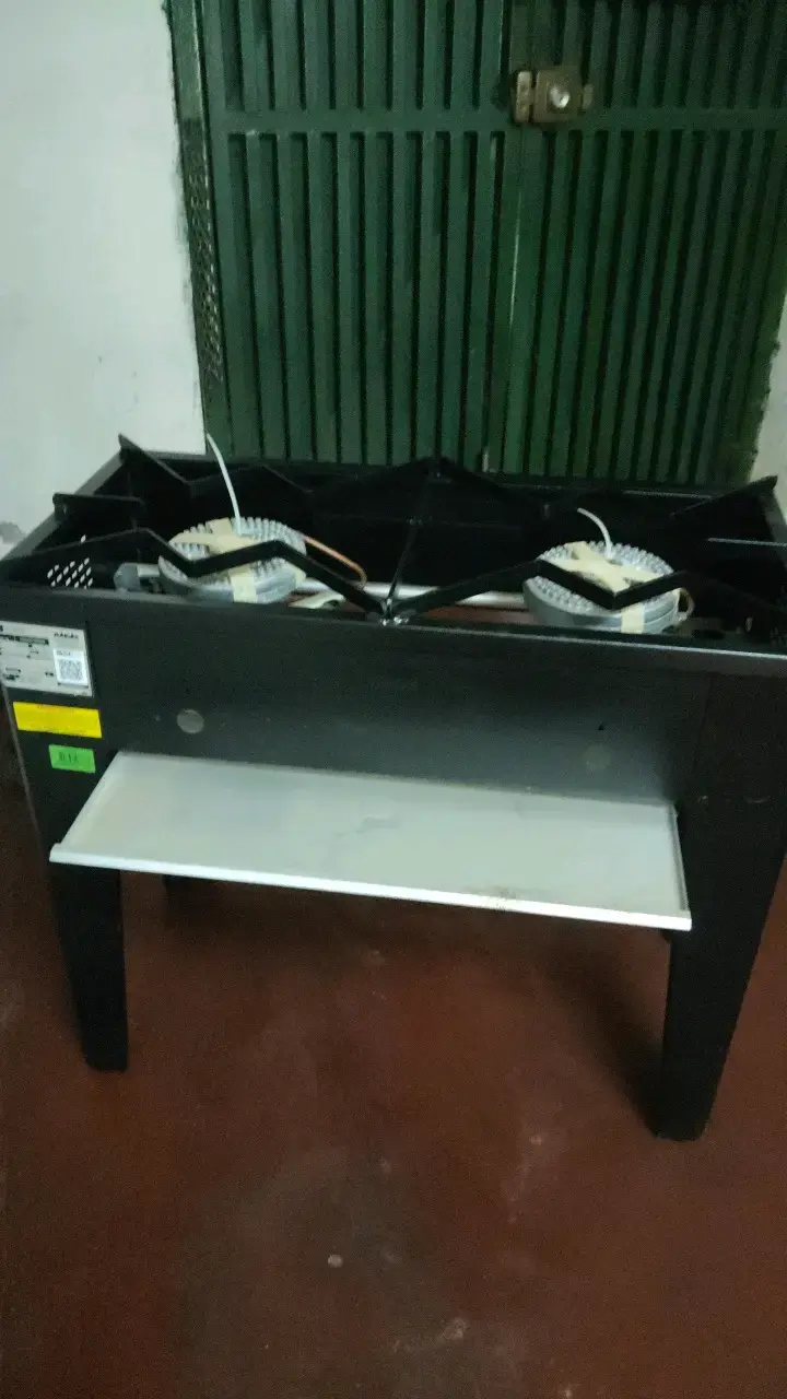 Cocina a gas de dos quemadores negra - 6