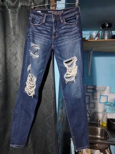 Jeans American Eagle desgastados para mujer - miniatura 1