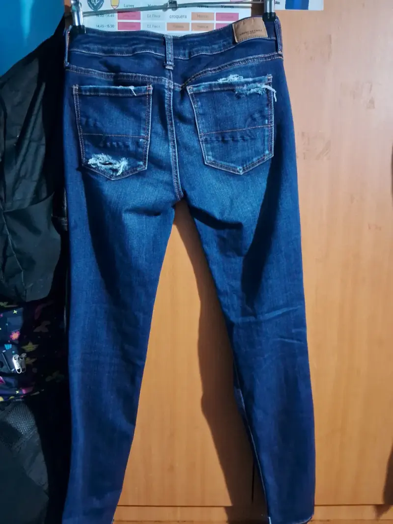 Jeans American Eagle desgastados para mujer - 2