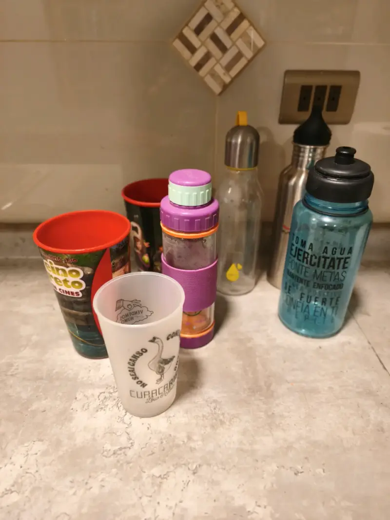 Set de botellas y vasos reutilizables - 1