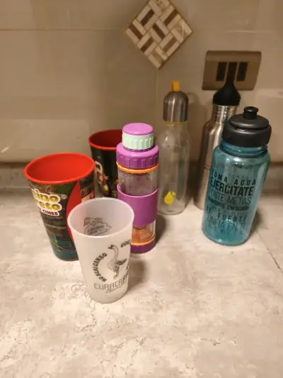 Set de botellas y vasos reutilizables - miniatura 1