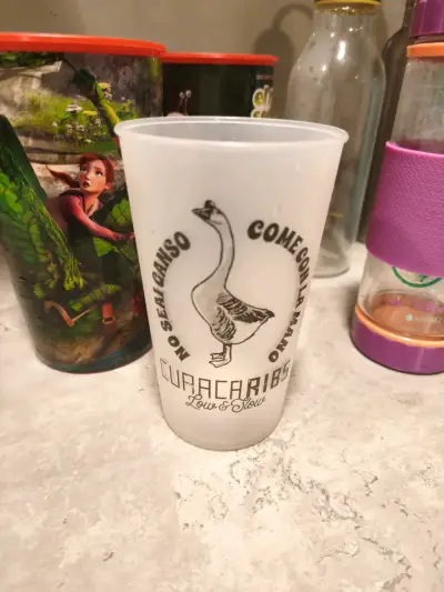Set de botellas y vasos reutilizables - miniatura 3