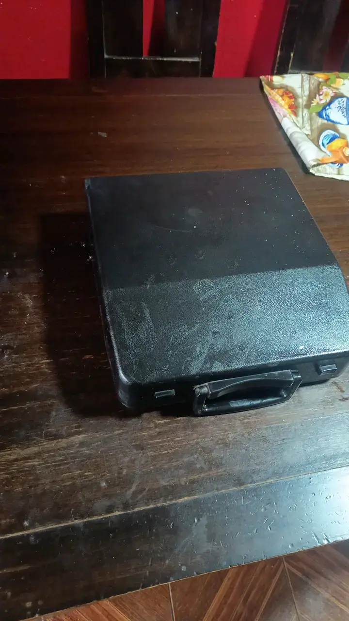 Máquina de escribir portátil Aiko con estuche - 3