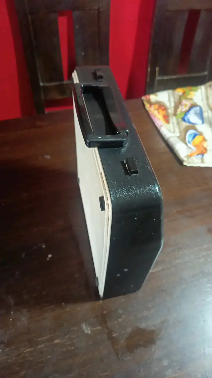 Máquina de escribir portátil Aiko con estuche - 4