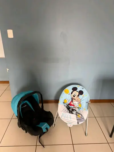 Silla mecedora para bebé con diseño de Mickey Mouse - miniatura 3