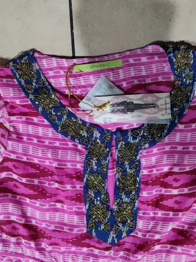 Vestido corto Rapsodia rosa con bordado - miniatura 2