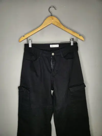 Pantalones cargo negros para mujer talla 38 - miniatura 1